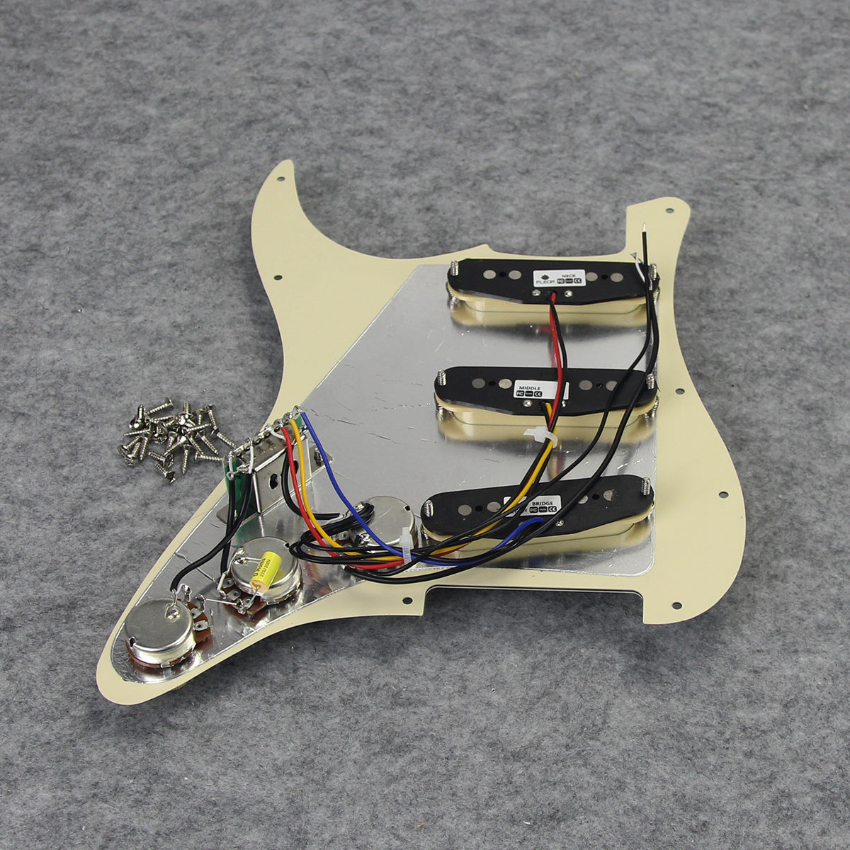 FLEOR Alnico 5 Single Coil Pickup Prewired SSS Strat Guitar Pickguard