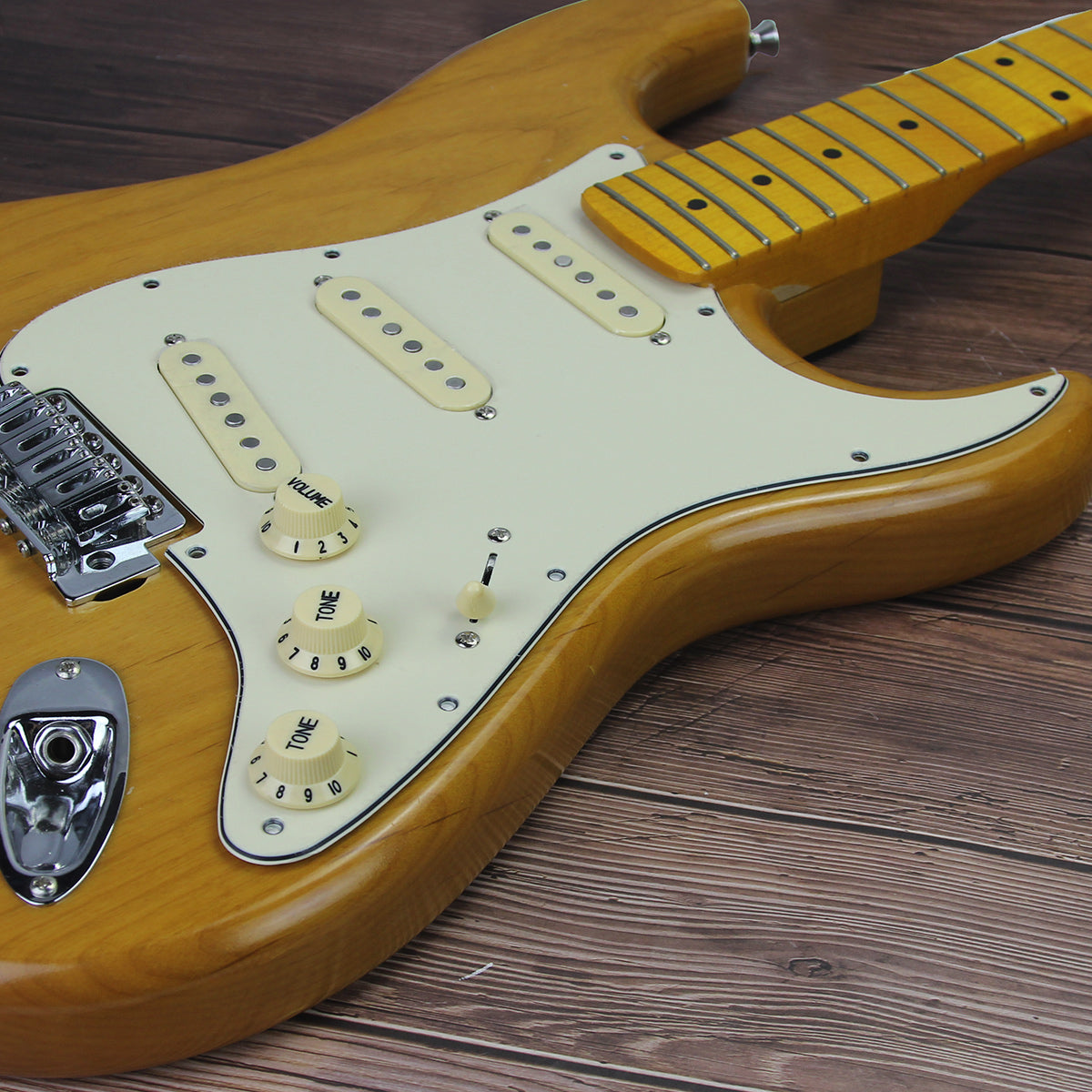 <transcy>FLEOR Loaded Prewired Strat Guitar Pickguard SSH HSS, 10 Farben erhältlich</transcy>