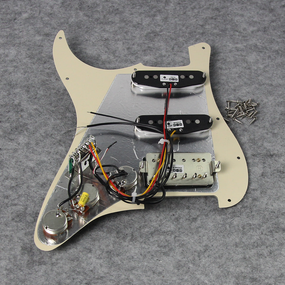 <transcy>FLEOR Loaded Prewired Strat Guitar Pickguard SSH HSS, 10 Farben erhältlich</transcy>