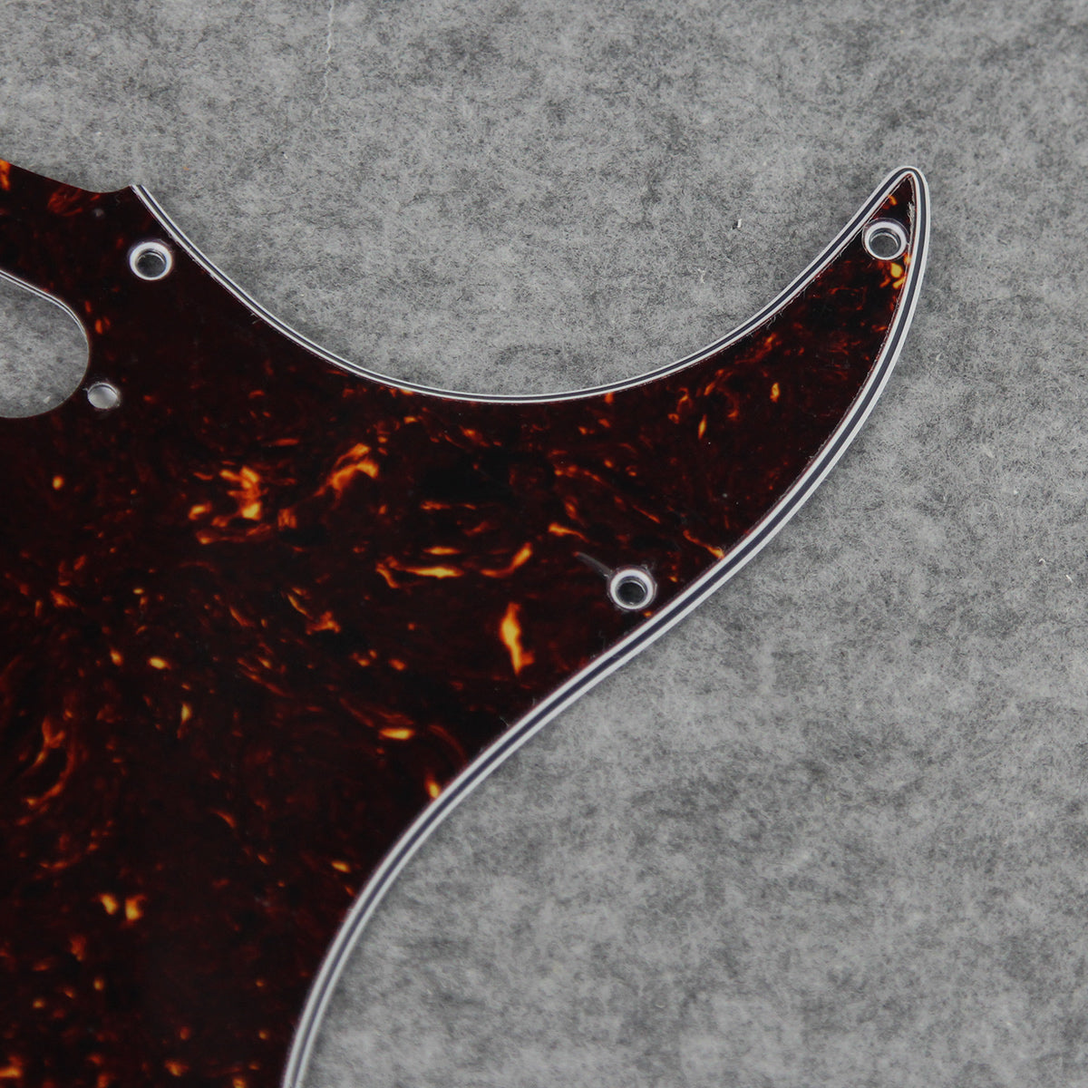 <transcy>FLEOR Brown Tortoise SSS Gitarren-Pickguard-Rückenplatte & Pickup-Abdeckungen Knöpfe Schalter Whammy Bar Tipps für 11-Loch Strat-Gitarrenzubehör</transcy>
