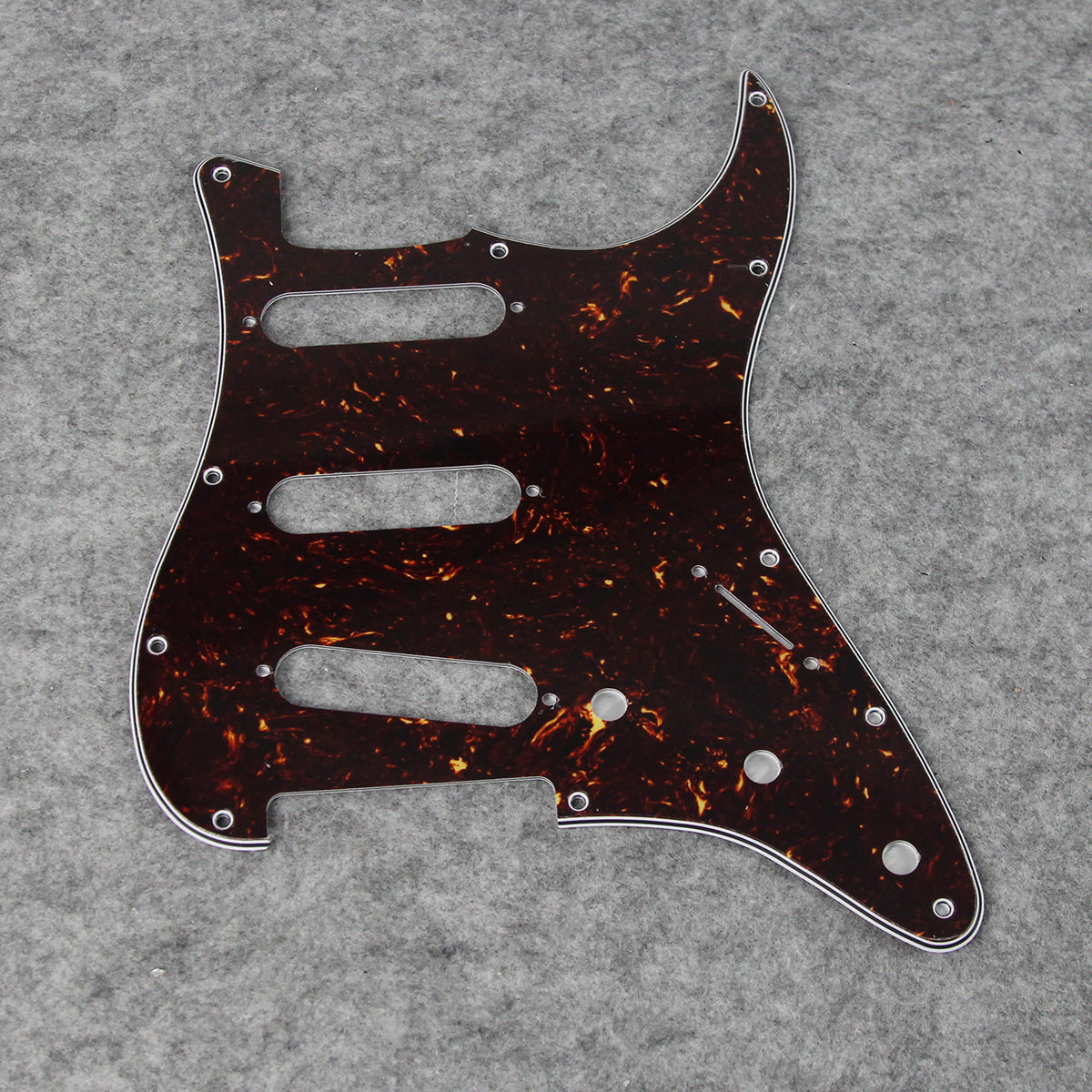 <transcy>FLEOR 3Ply PVC SSS Gitarren-Pickguard-Kratzplatte mit Schrauben für mexikanische/USA Standard 11-Loch Strat-Gitarre</transcy>