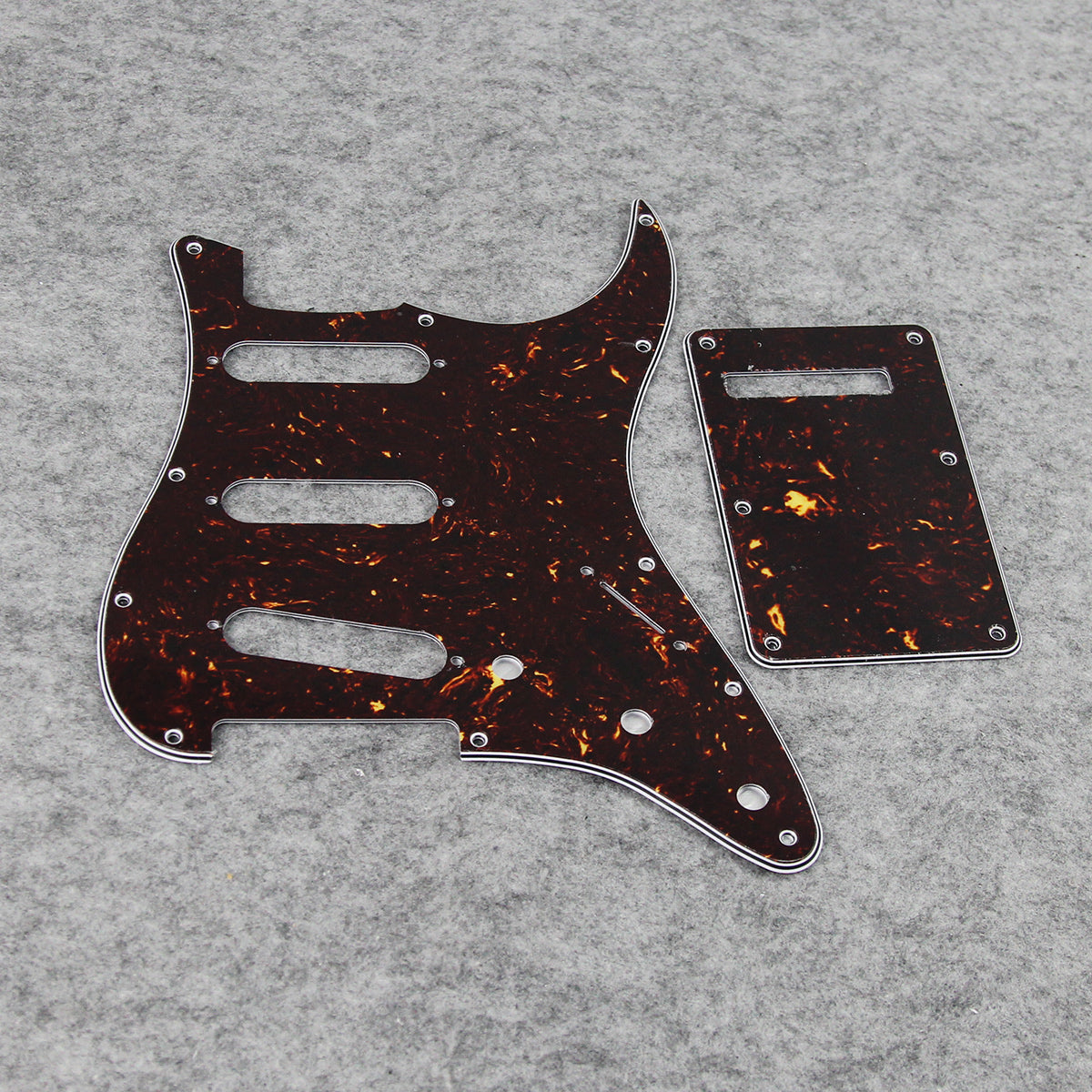 <transcy>FLEOR Brown Tortoise SSS Gitarren-Pickguard-Rückenplatte & Pickup-Abdeckungen Knöpfe Schalter Whammy Bar Tipps für 11-Loch Strat-Gitarrenzubehör</transcy>