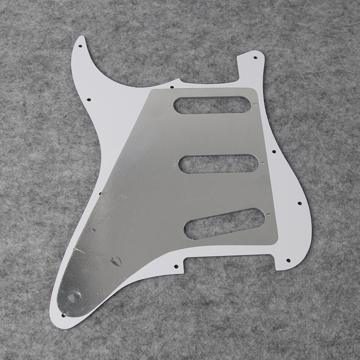 <transcy>FLEOR Brown Tortoise SSS Gitarren-Pickguard-Rückenplatte & Pickup-Abdeckungen Knöpfe Schalter Whammy Bar Tipps für 11-Loch Strat-Gitarrenzubehör</transcy>