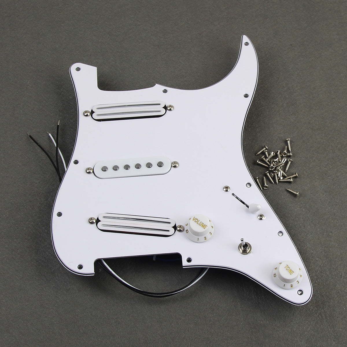 FLEOR Alnico 5 Hot Rails Prewired Pickguard SSS | iknmusic