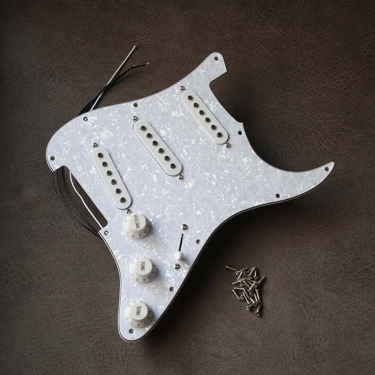 FLEOR Ceramic Prewired Strat Guitar Pickguard SSS Pickups| iknmusic