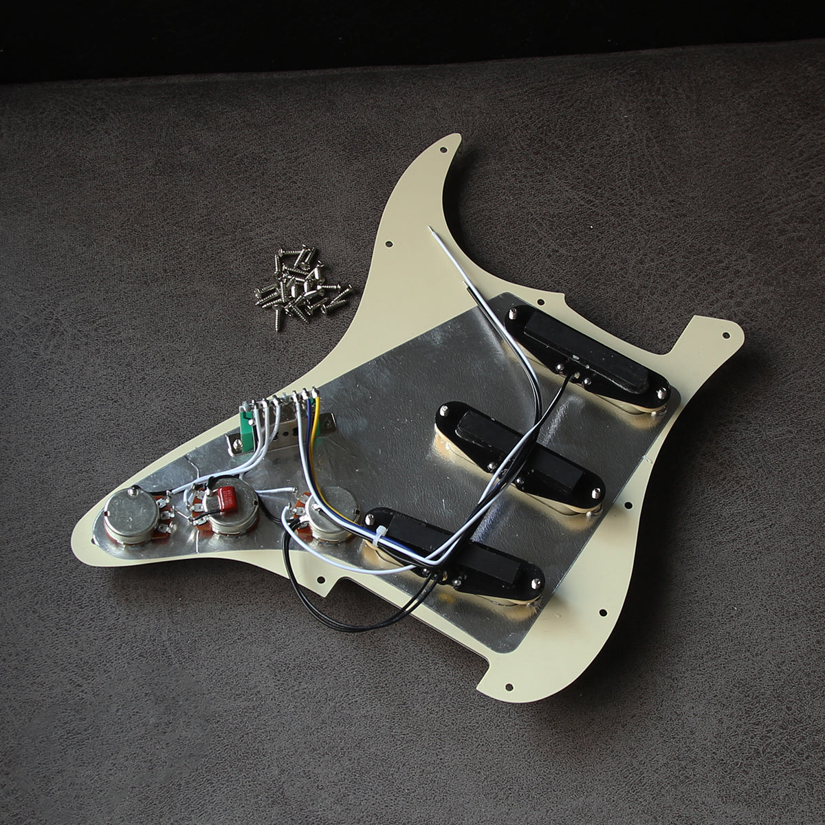 FLEOR Ceramic Prewired Strat Guitar Pickguard SSS Pickups| iknmusic