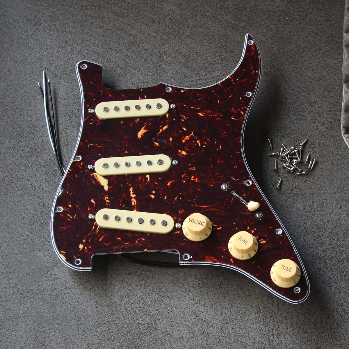 FLEOR Ceramic Prewired Strat Guitar Pickguard SSS Pickups| iknmusic