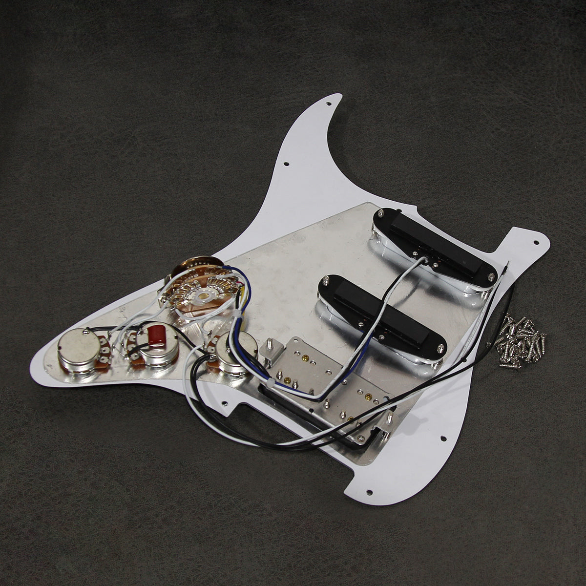 <transcy>FLEOR Loaded Prewired Strat Guitar Pickguard SSH HSS, 10 Farben erhältlich</transcy>