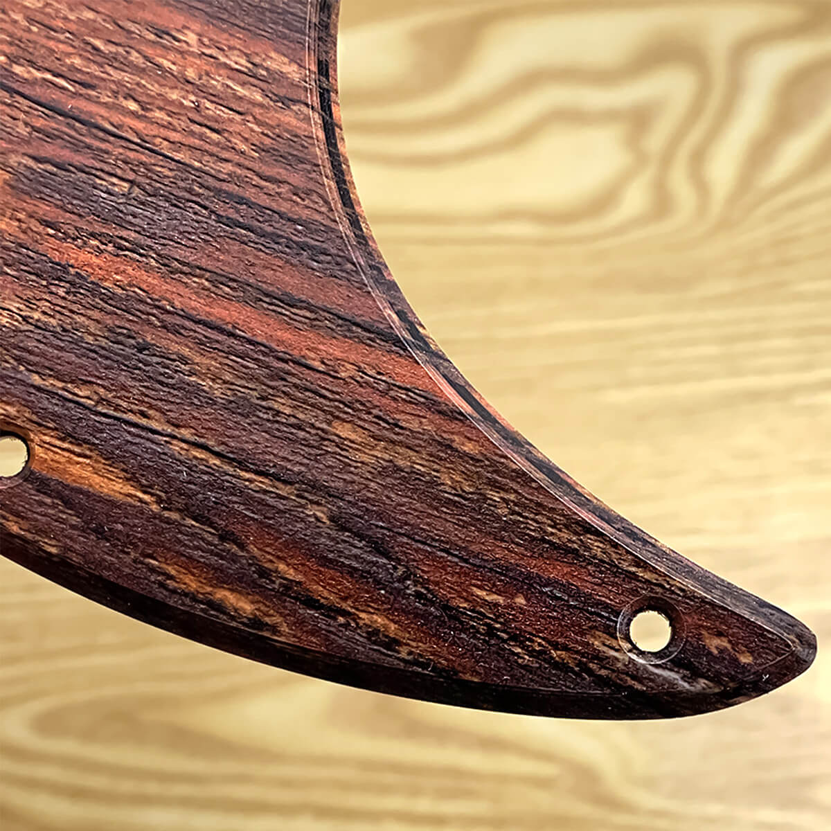 FLEOR Jazz Bass Pickguard 4 Strings & Screws | iknmusic