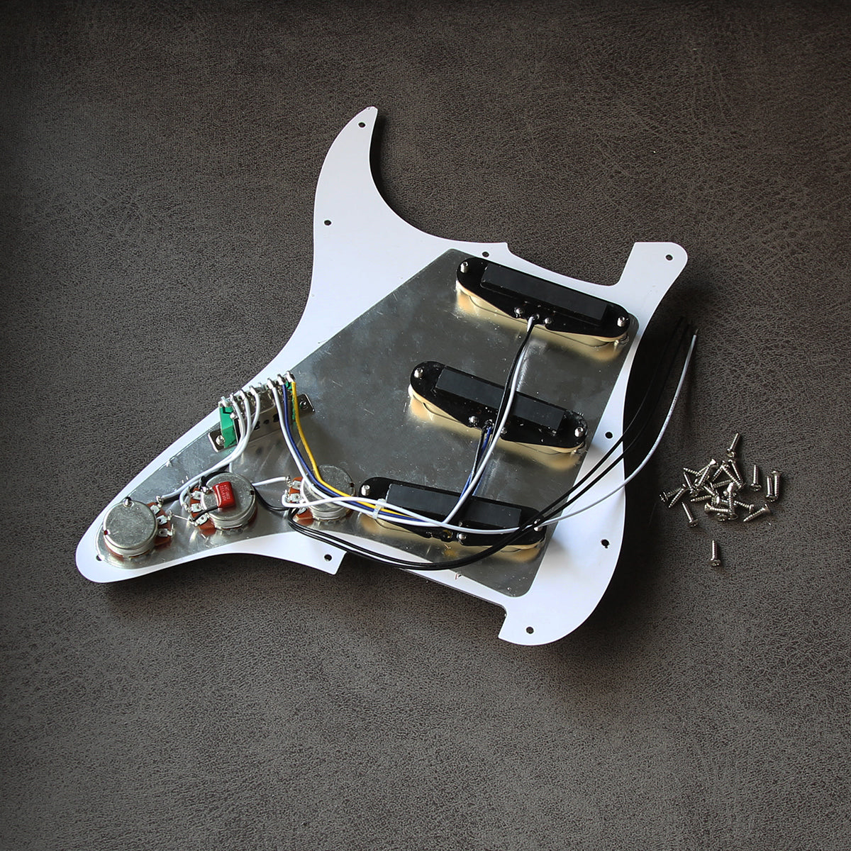 FLEOR Ceramic Prewired Strat Guitar Pickguard SSS Pickups| iknmusic