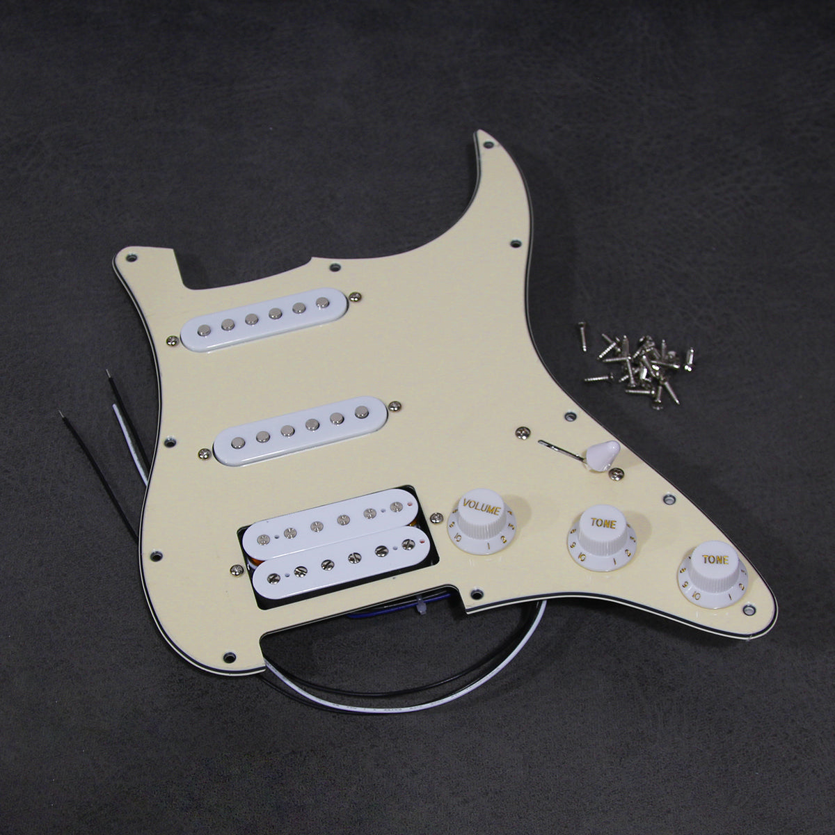 <transcy>FLEOR Loaded Prewired Strat Guitar Pickguard SSH HSS, 10 Farben erhältlich</transcy>