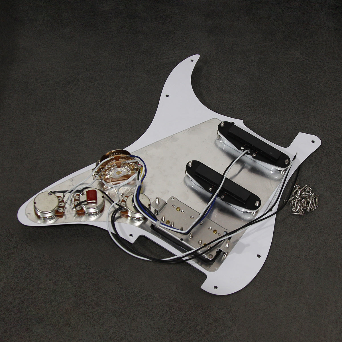 <transcy>Pickguard SSH HSS pour guitare Strat précâblé FLEOR, 10 couleurs disponibles</transcy>