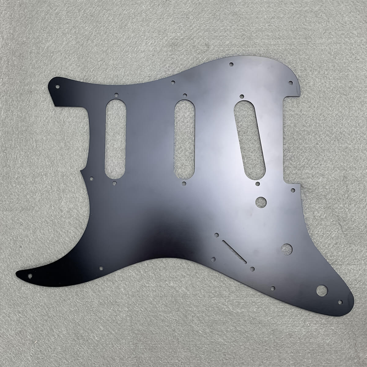 FLEOR Anodized Aluminum Metal Guitar Pickguard Strat SSS | iknmusic